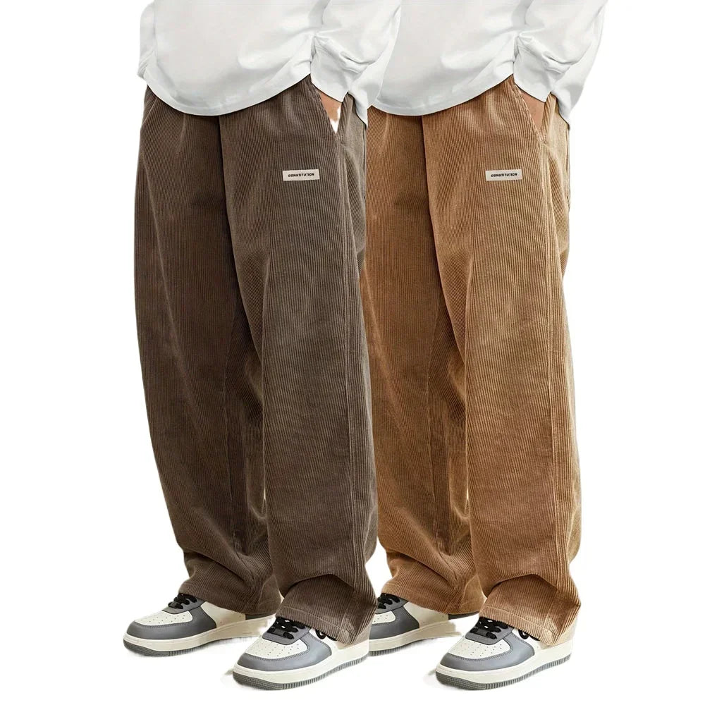 Calça de veludo cotelê, caimento solto